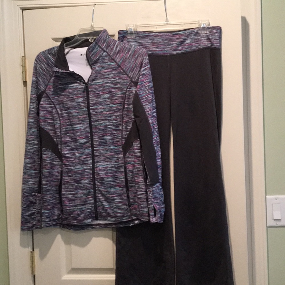 Ideology Active zip-up jacket and pants.